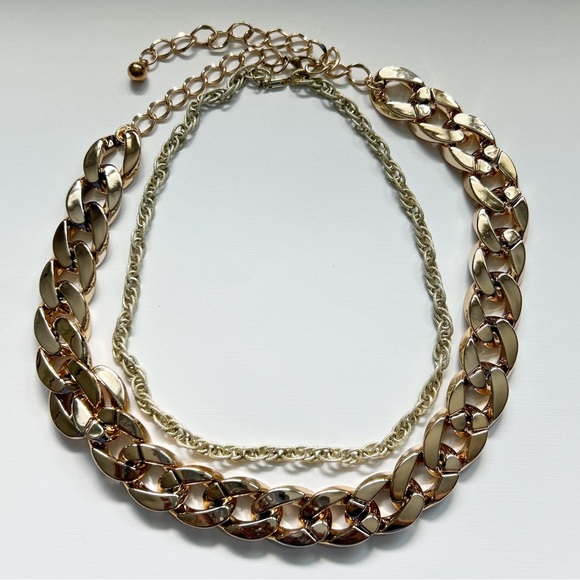 Two Gold Chain Necklaces - Picture 5 of 9